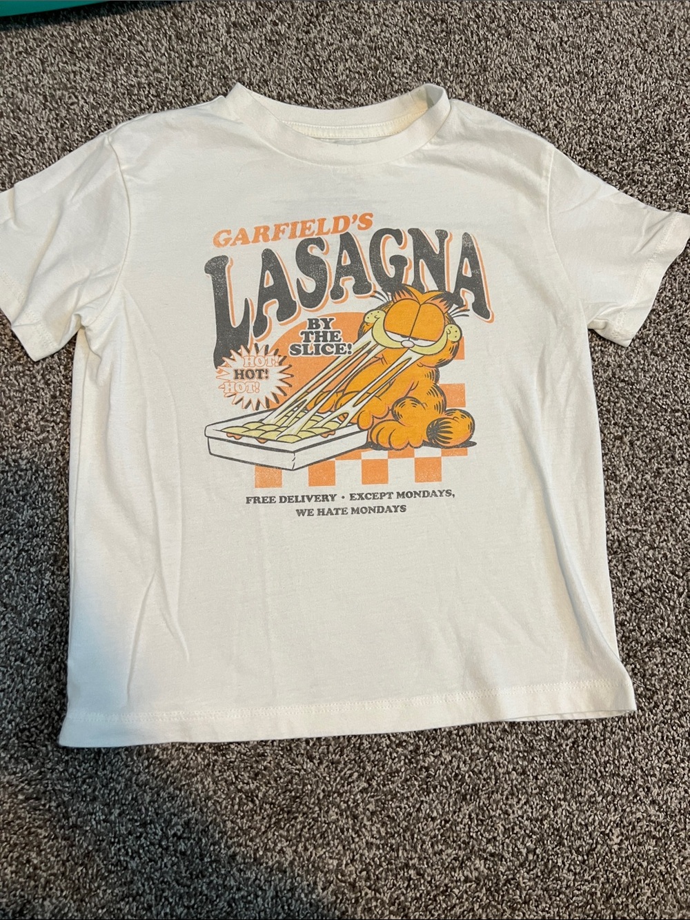LIKE NEW Garfield Cream Graphic Tee - Kids’ unisex size XS (4/5)